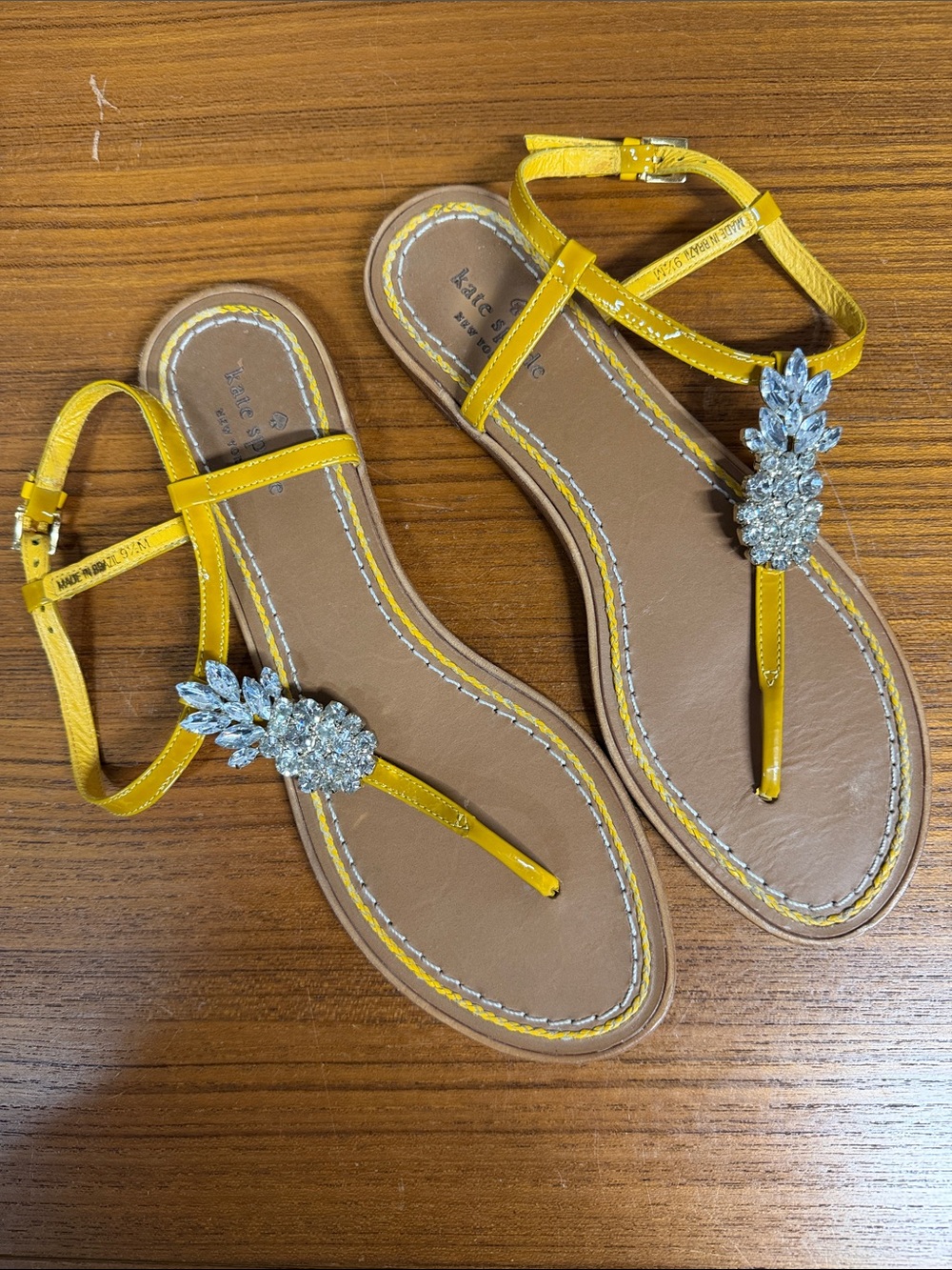 KATE SPADE Yellow Patent Leather Thong Sandals with Crystal Accent Size 9.5M